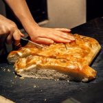 La focaccia genovese e le sue sorelle: dove finisce la focaccia e inizia la pizza?