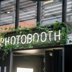 Photobooth per eventi aziendali: 5 idee creative tra allestimenti e gadget per gli ospiti